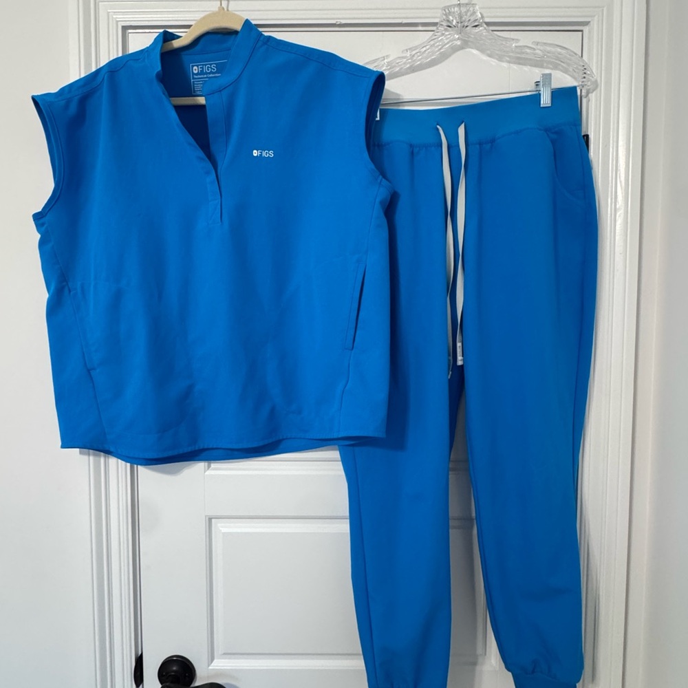 Extreme Blue Figs Scrub Set